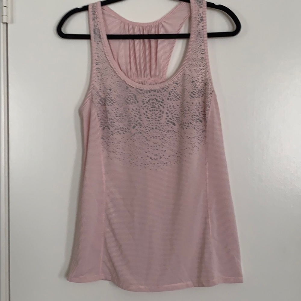 Lululemon active wear pink T-shirt. Seize 10.